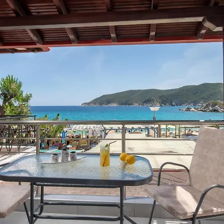 아파트 Ploumisti Sea View *